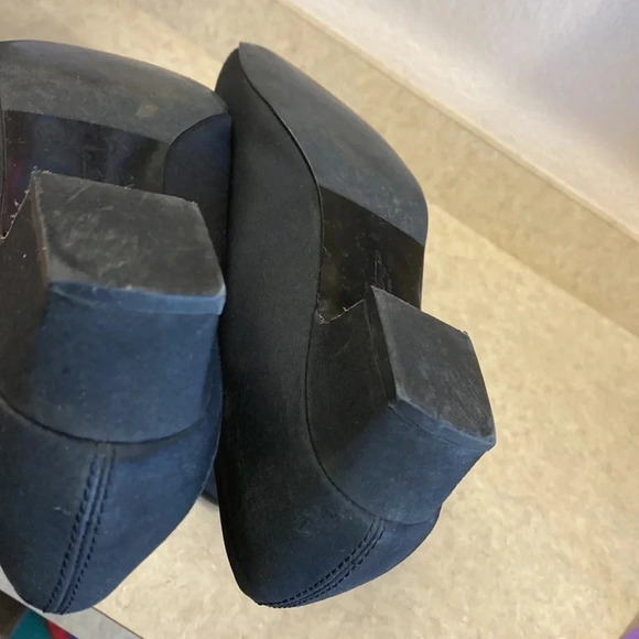 Trotters Black Block Heeled Slip-on Wide Width Dress Shoe - Picture 10 of 12